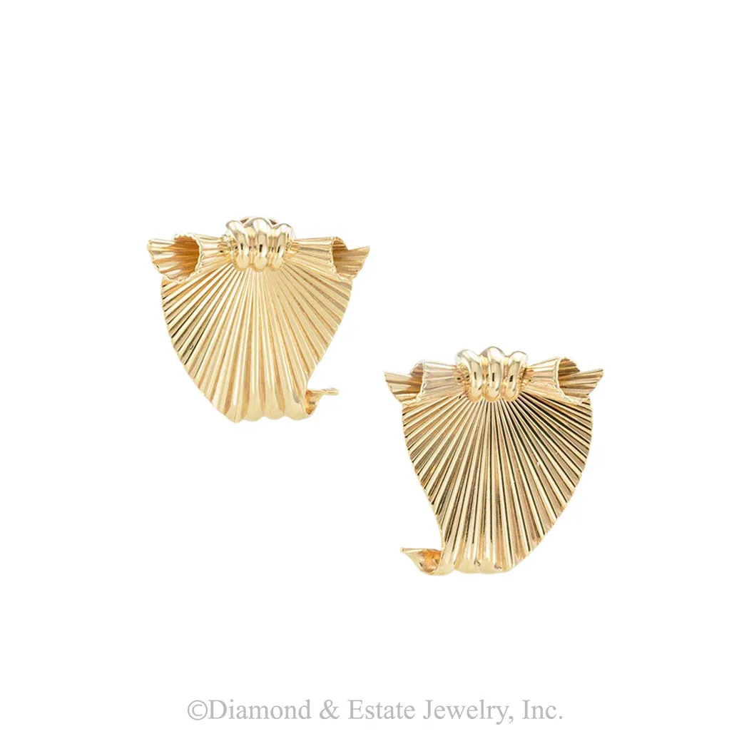 Retro Yellow Gold Brooch Matching Clip On Earrings Set